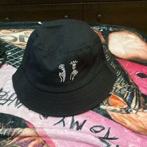 Bucket hat